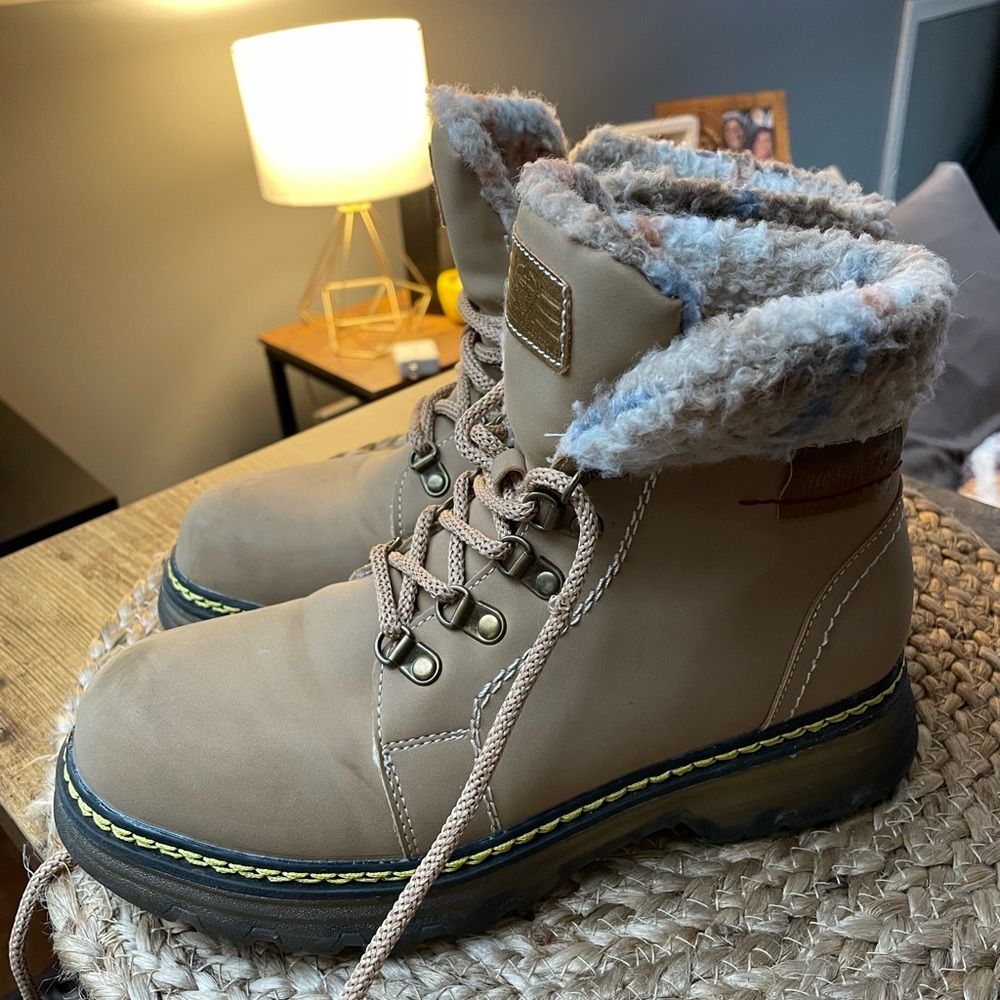 Women’s faux fur lined boots